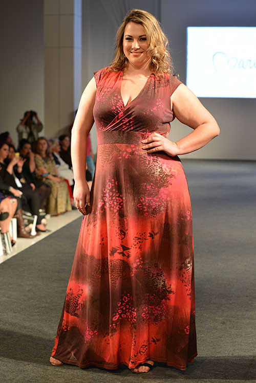 Mariana Xavier na passarela da Marialícia Fashion Weeked Plus Size Blog Favoritos 03