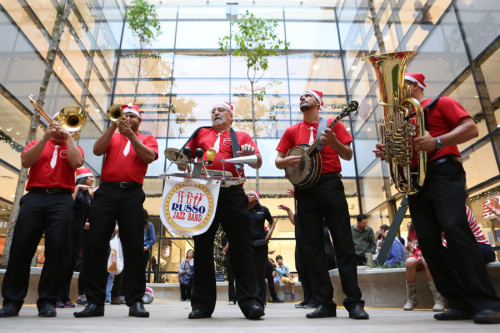 Iguatemi Campinas iniciou as ações de Natal neste sábado, 7, com neve e a chegada do Papai Noel! Blog Favoritos (2)