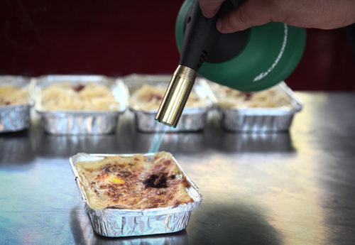 Campinas,SP, 12.07.2015, Terceira edição do Chefs na Praça, na praça Carlos Gomes, no Centro. São 35 restaurantes instalados na praça que ofereceram pratos a preços acessíveis, entre R$ 5 e R$ 20.Fotyos : Ricardo Lima/Photografie
